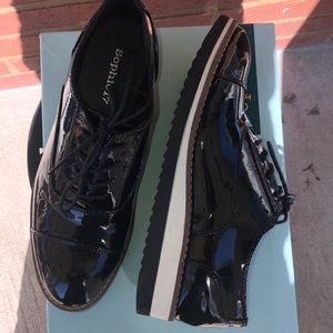 Ladies Oxford lace up shoes